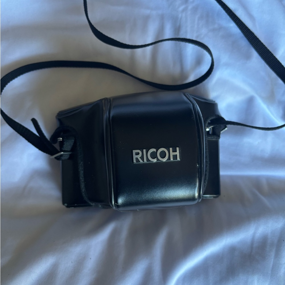 1982 Vintage Ricoh KR-5 35mm Camera - black case original manual
